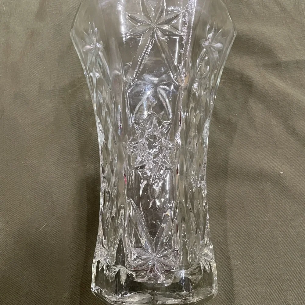 Elegant Clear Glass Vase good condition